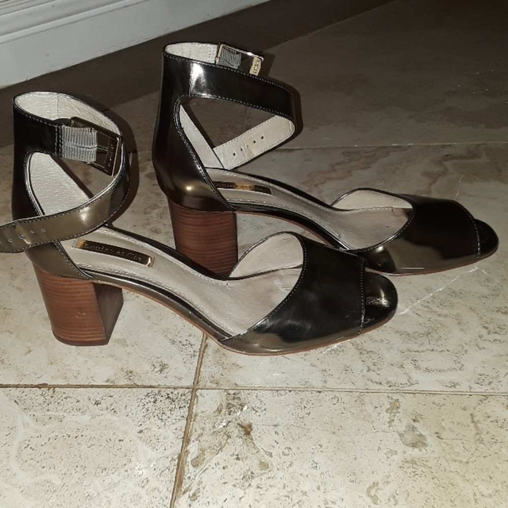 Open toe shoes